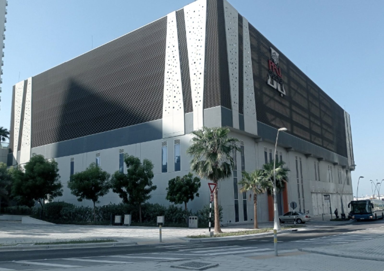 Shams district cooling plant on Reem Island